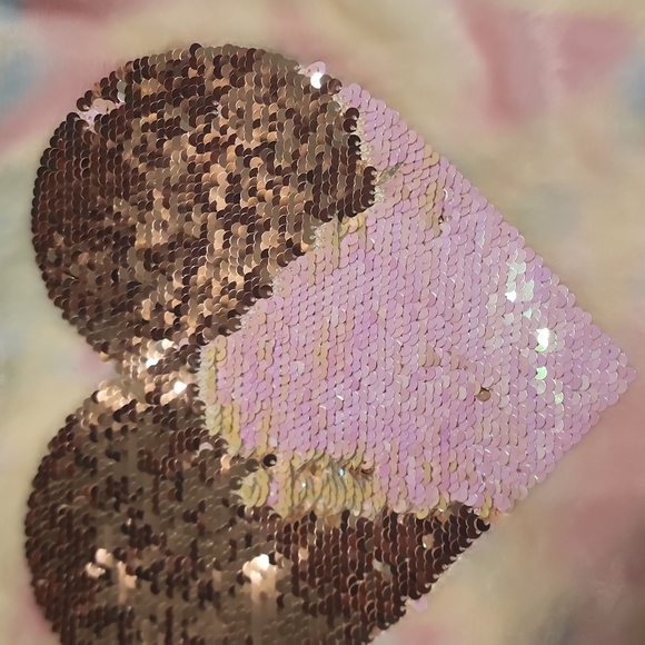 Sweater pink and yellow sequin changes - Picture 4 of 8